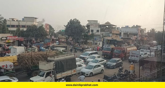 Pune Solapur Highway Traffic : 'कार्यसम्राट' फक्त सोशल मीडियावरच? पुणे-सोलापूर हायवेवर वाहतूक कोंडीने नागरिक हैराण