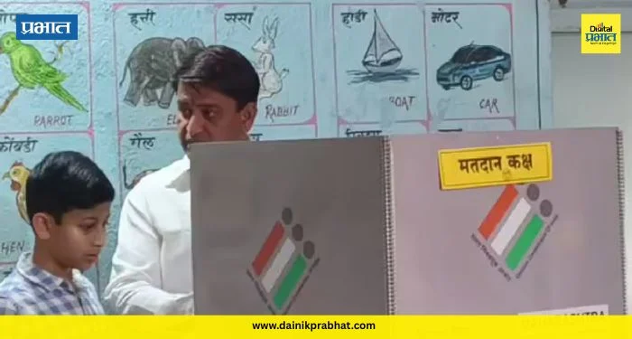 मतदानाचा ‘पोर’खेळ नडला..! मुलाला ईव्हीएमचं बटण दाबायला लावणं मोहिते पाटलांना महागात