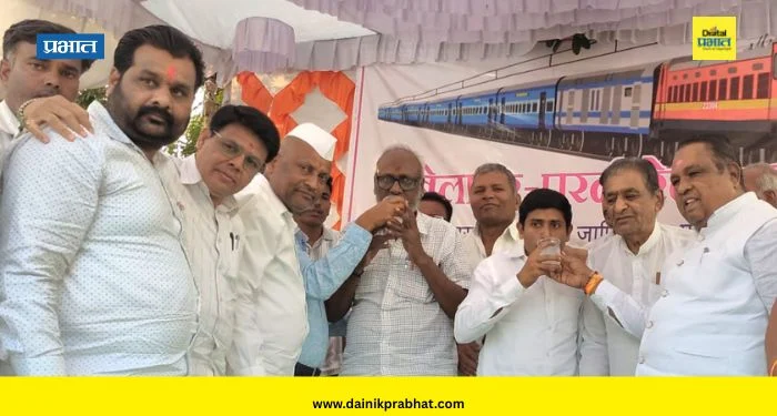 Newasa News : कुकाण्यातील रेल्वे समितीचे उपोषण स्थगित! खासदार भाऊसाहेब वाकचौरेंनी केली मध्यस्थी