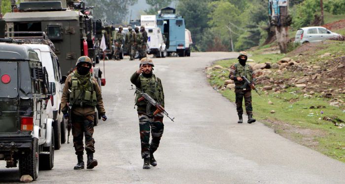 Jammu Kashmir News : बारामूलात दहशतवाद्याला अटक; कुलगाममध्ये दहशतवादी तळ उद्ध्वस्त