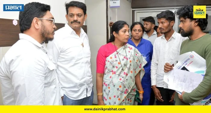 Pune: दोरखंडात अडकून दुचाकीस्वाराचा अपघात; महापौर मंजूषा नागपूरे यांनी घेतली जखमीची भेट