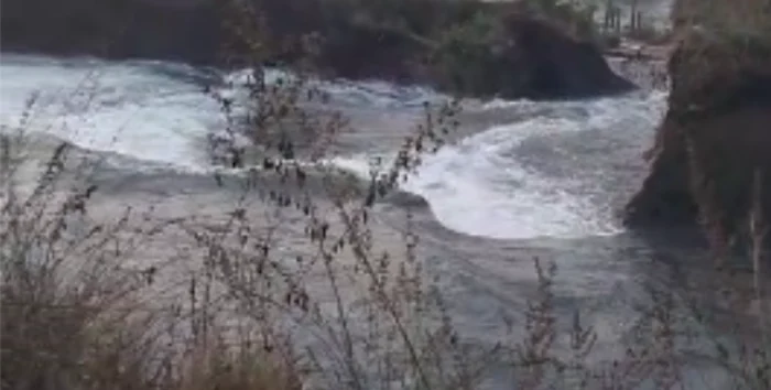 Satara News : कण्हेरा कालवा फुटल्याने मोठ्या प्रमाणावर पाणी वाया