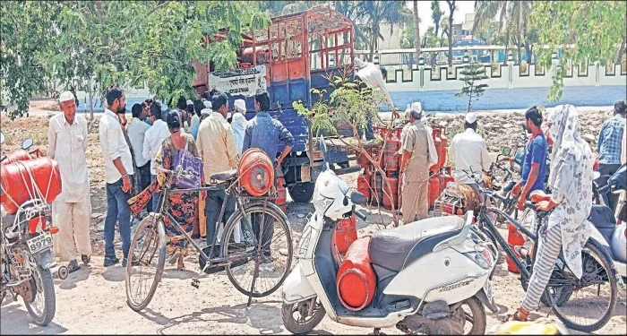 Pune District : जुन्नरला इंधन आणि गॅस टंचाईची अफवा