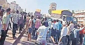 Pune District : चाकणमध्ये गॅस टंचाईचा 'स्फोट' ; पुणे-नाशिक महामार्ग रोखत नागरिकांचा संताप उसळला