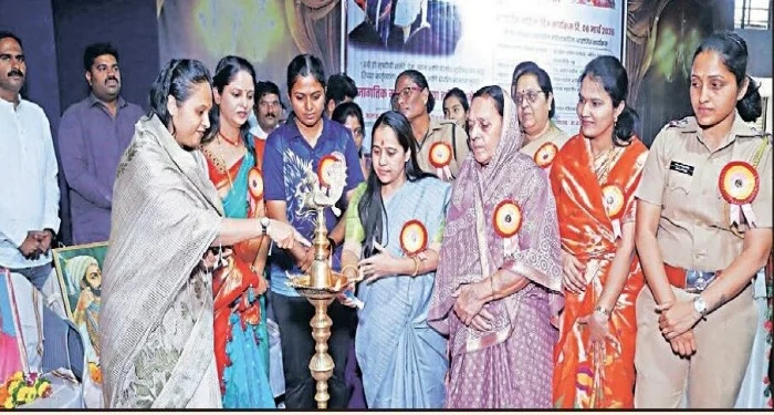 Pune District : १० भाग्यवान महिलांना ‘पैठणी’; सासवड नगरपरिषदेकडून २०० महिलांचा सन्मान