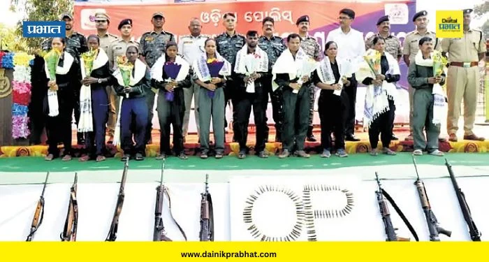 Maoists Surrender : कंधमाल जिल्ह्यात 10 माओवाद्यांचं ओडिशा पोलिसांसमोर आत्मसमर्पण