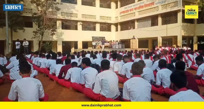 Government School : शाळा प्रवेशोत्सवाचे उपक्रम फेल? ४ वर्षांत सरकारी शाळांमधील पहिलीची पटसंख्या कमालीची घटली
