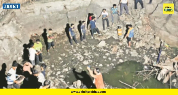 Tikona Fort : तिकोणा गडावर ‘शिव’कार्य! शेकडो मावळ्यांच्या श्रमदानातून १५० वर्षांचा गाळ उपसला