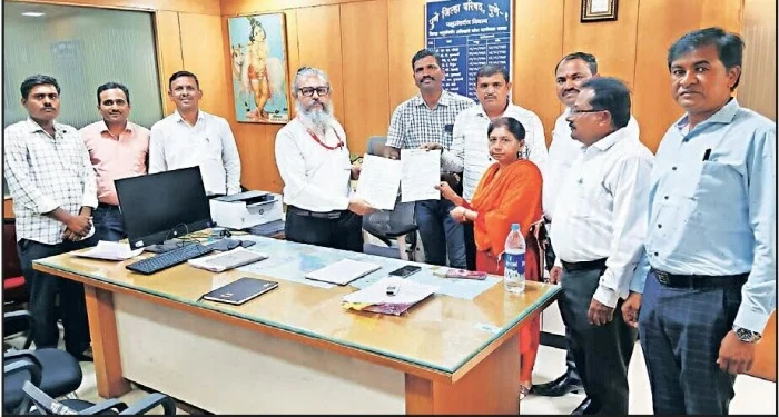Pune District : बायोमेट्रिक हजेरीला पशूवैद्यकीय अधिकारी-कर्मचार्यांचा विरोध