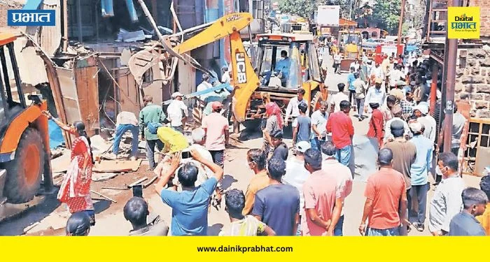 Satara: समर्थ मंदिर परिसराने घेतला मोकळा श्वास; अतिक्रमण मोहिमेत चौकातील पक्की बांधकामे हटवल्याने रस्ता झाला रुंद