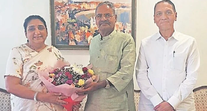 Pune District : सुनेत्रा पवार यांचा मुंबईत सत्कार