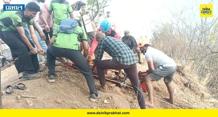 Mahabaleshwar Rescue: थरारक बचाव मोहीम! महाबळेश्वरमध्ये व्यक्ती २०० फूट खोल दरीत कोसळला; ट्रेकर्सनी सुखरूप काढले बाहेर