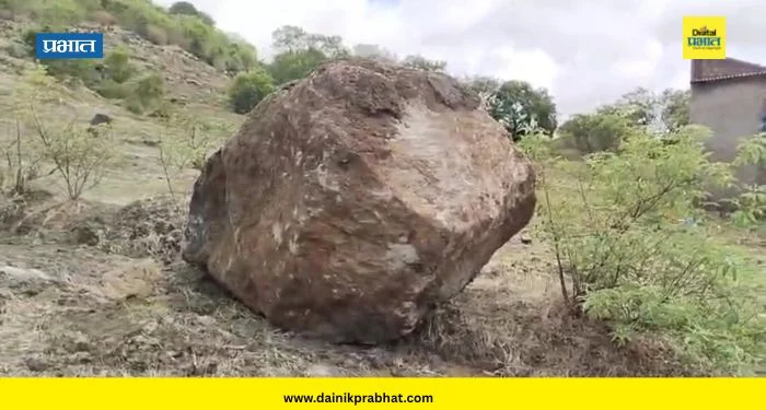 Satara News : वर्धनगड किल्ल्यावरून 10 टनाचा महाकाय दगड बौद्ध वस्तीपाशी कोसळला; ग्रामस्थांचा प्रशासनावर संताप