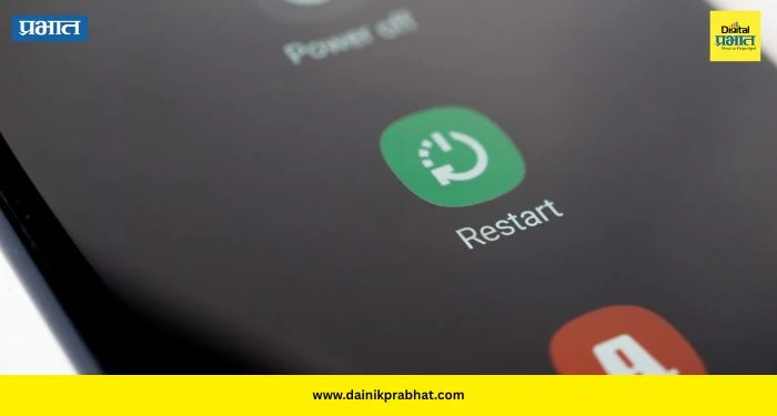 Smart Phone Tips: महिनोनमहिने फोन रीस्टार्ट करत नाही? ही सवय ठरू शकते धोकादायक; जाणून घ्या किती दिवसांनी फोन बंद करणं गरजेचं आहे