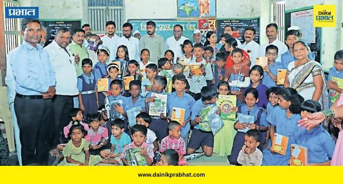 Satara: खेड गटातील १८७२ विद्यार्थ्यांना दिला आनंद; जिल्हा परिषद सदस्य कामेश कांबळे यांच्याकडून शालेय साहित्य व सायकलींचे वाटप