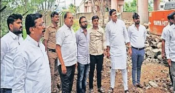 Pune District : थेऊर उड्डाणपुलाच्या संरक्षण भिंतीचे काम सुरू; आमदार ज्ञानेश्वर कटके यांच्याकडून पाहणी