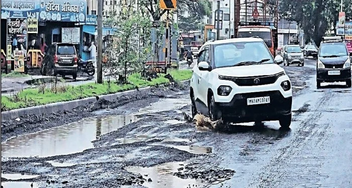 Pune District : कल्याण-अहमदनगर महामार्गावर खड्ड्यांचे साम्राज्य