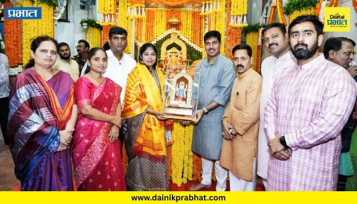 Pune News : लक्ष्मीबाई दगडूशेठ हलवाई दत्त मंदिराच्या वर्धापन दिनी महापौर आणि पोलिस आयुक्तांच्या हस्ते महाआरती