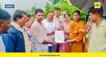 Newasa News : सौंदाळ्यात पानंद रस्ता मुक्तीसाठी भरपावसात रस्ता रोको; तहसीलदारांच्या आश्वासनानंतर आंदोलन मागे