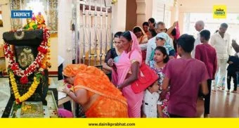 Newasa News : आषाढी एकादशीनिमित्त नेवासा येथे माऊलींच्या "पैस" खांबाचे हजारो भाविकांनी घेतले दर्शन!