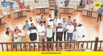 PMC Protest: रस्त्यात खड्डा की खड्ड्यात रस्ता? महापालिकेत विरोधकांचे जोरदार ठिय्या आंदोलन