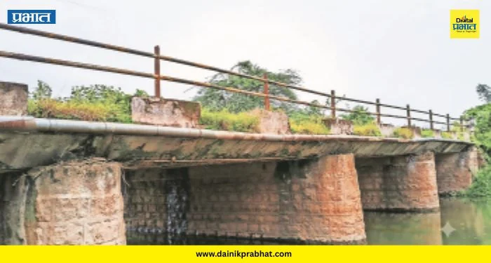 Ambegaon News: ‘त्या’ जीर्ण पुलावरून अवजड वाहतूक सुरूच; प्रशासन दुर्घटनेची वाट पाहतंय का?