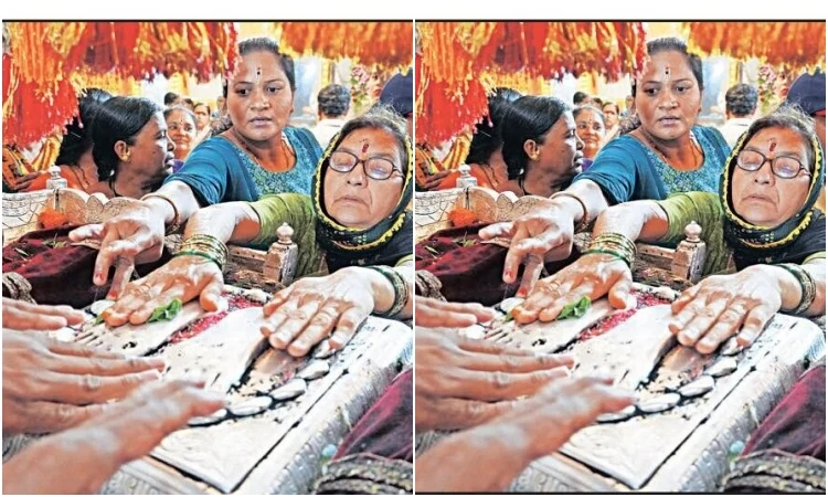 pune : पालखी दर्शनासाठी पुणेकरांची गर्दी