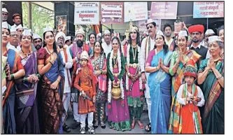 pune : कलाकारांनीही काढली दिंडी