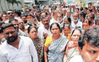 Moshi Accident: माझा मुलगा अजून जिवंत आहे का हो साहेब..?; मोशी कचरा डेपो दुर्घटना