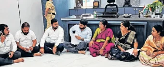 Moshi Accident : शिवसेनेचे आयुक्त कार्यालयात ठिय्या आंदोलन