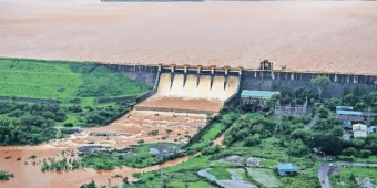 Rain : धरण तुडुंब, नदी-नाले ओसंडून वाहताहेत तरी खरेदी करावे लागतेय पाणी