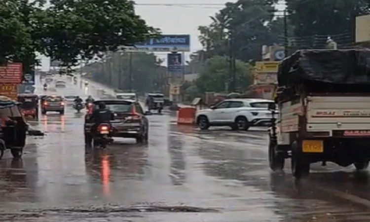 Arrival of the rains: शहरात सलग तिसऱ्या दिवशी पावसाची हजेरी, तापमान घसरले