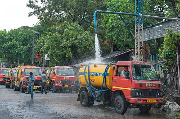 Water Scarcity : पाणी कपात, टँकरच्या दरात ५० टक्के वाढ