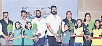 Talegaon Dabhade: स्वामी विवेकानंद इंग्लिश स्कूलच्या रौप्यमहोत्सवानिमित्त वृक्षरोपांचे वाटप