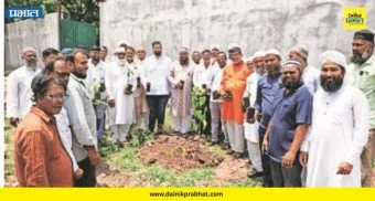 Akluj News: ‘चला मिळून धरतीला हिरवे करू या’; अकलूजमधील जुन्या कब्रस्तान परिसरात वृक्षारोपण