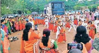 Pune District : ज्ञानोबा-माऊलीच्या गजरात दुमदुमले वडगाव आनंद