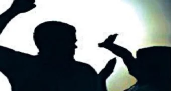 Crime News :पतीच्या मारहाणीत जखमी महिलेचा मृत्यू; एक महिन्यानंतर मृत्यूशी झुंज अपयशी