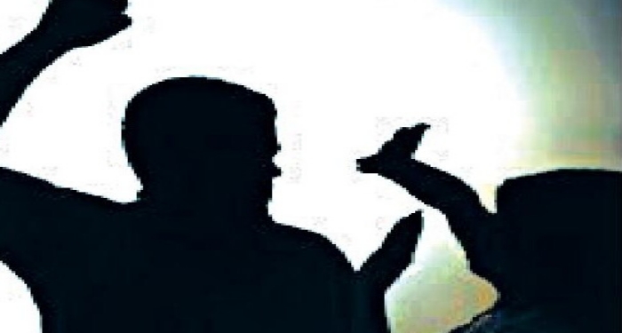 Crime News : शिरुरच्या लॉजिंगमध्ये तरुणीवर अत्याचार; ७ जणांचा सहभाग, एकाला अटक