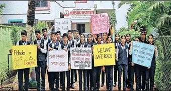 Pune District : कुरुळी-निघोजे रस्त्यावर खड्ड्यांचे साम्राज्य