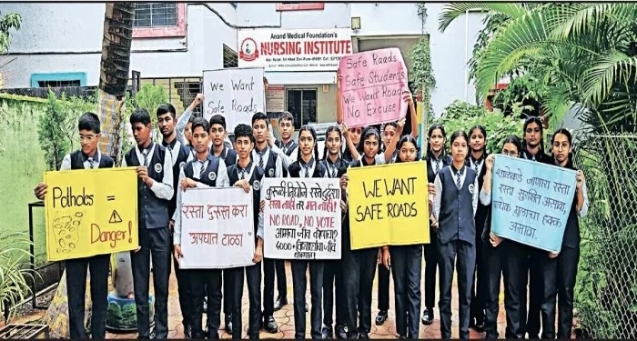 Pune District : कुरुळी-निघोजे रस्त्यावर खड्ड्यांचे साम्राज्य