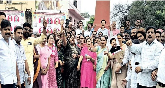 Baramati News : बारामतीत पृथ्वीराज चव्हाण यांच्या पुतळ्याचे दहन