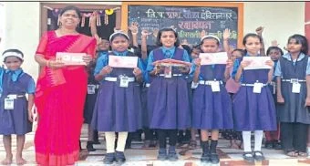 Pune District : बेल्ह्यातील विद्यार्थ्यांच्या हातून सैनिकांसाठी प्रेमाची राखी!