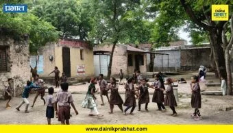 Nevase News : गळक्या वर्ग खोलीत जीव मुठीत धरून विद्यार्थी गिरवतात ज्ञानार्जनाचे धडे