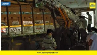 Shirur News: आधी मोटारीला धडक अन् उडी मारताच चालकाविना सुसाट ट्रक थेट घरात; लहान मुले खेळत असताना...