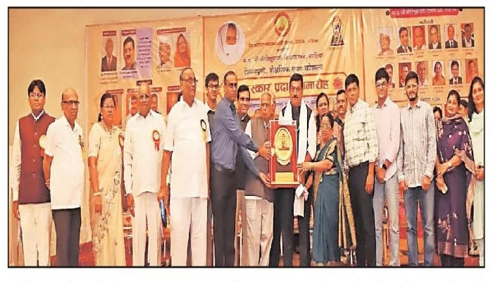 Dr. Shailesh Pagaria: शिक्षणातून चारित्र्य घडविणाऱ्या कार्याला कौशल्य पुरस्काराचा सन्मान!