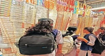 Bhor News : रक्षाबंधनासाठी भोरची बाजारपेठ सजली