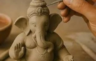 Bombay Clay: पीओपीला पर्याय; पिंपरी-चिंचवडमध्ये ‘बॉम्बे क्ले’च्या बाप्पाची क्रेझ