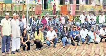 Pune District : खरोशीतील विद्यार्थ्यांना सायकलींचा आधार