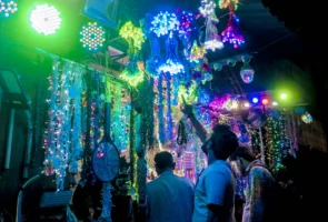 Pimpri-Chinchwad Market : बाप्पाच्या स्वागताला ‘लाइटिंग’चा झगमगाट; पिंपरी-चिंचवडच्या बाजारपेठा उजळल्या
