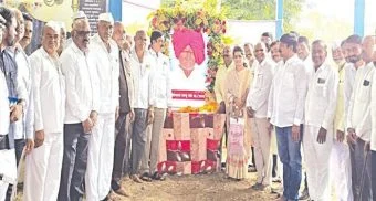 Pune District : रोडे कुटुंबाकडून स्मशानभूमीला पाच लाख रुपयांचे छत